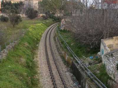 I binari delle Ferrovie Appulo-Lucane viste dal ponticello del Quartierino